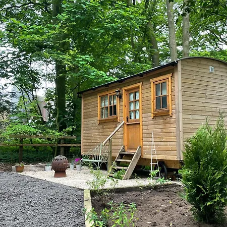 Camping Cosy Wooden Shepherds Hut